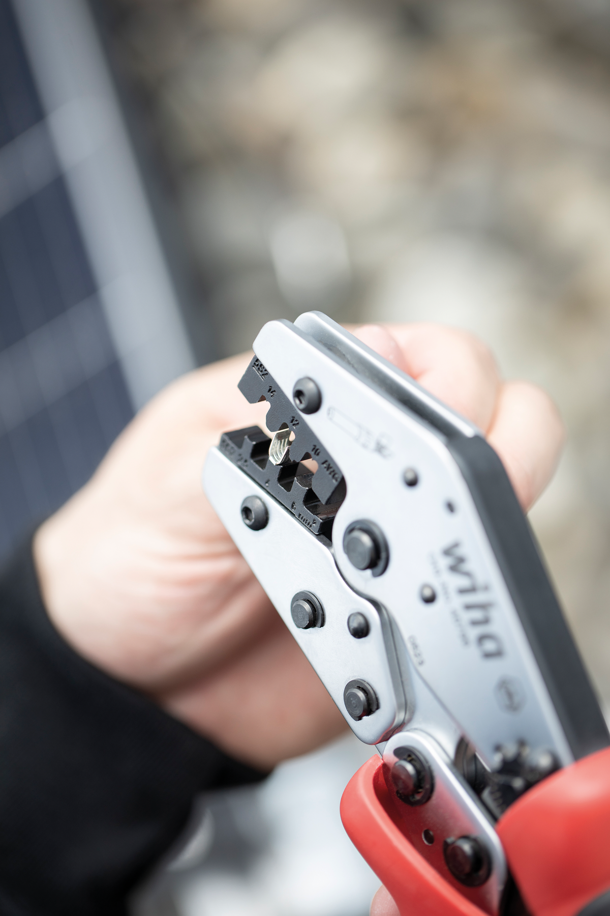 WIHA KRIMPTANG VOOR MC4-CONNECTOREN Z62106 2.5-6 MM² 250MM
