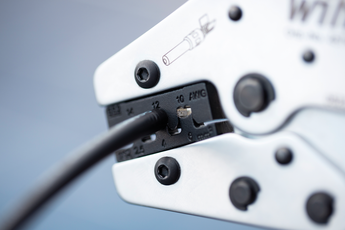 WIHA KRIMPTANG VOOR MC4-CONNECTOREN Z62106 2.5-6 MM² 250MM